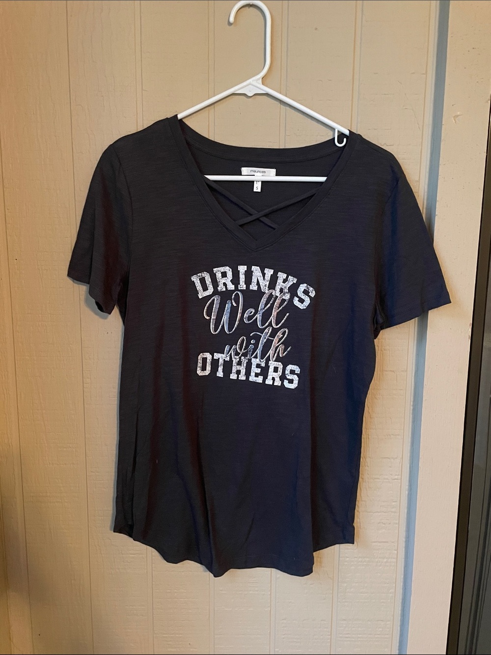Maurices Black Short Sleeve V-Neck Graphic Tee